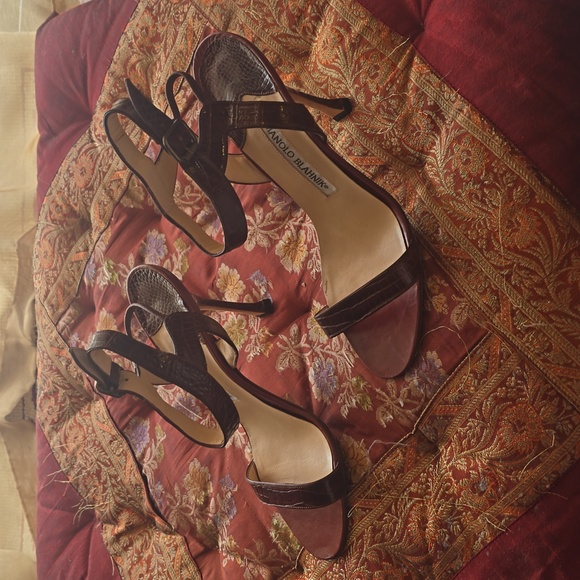 Manolo Blahnik Brown Croc Embossed Heels - Picture 1 of 7